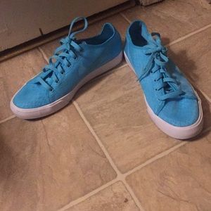 Blue nike tennis shoes